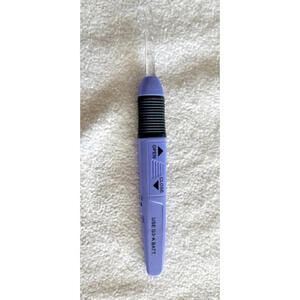 THE CROCHET LITE Crochet Hook Size H 5.0 mm Crochet Light Up Crochet Hook